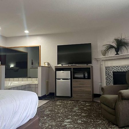 Ramada By Wyndham Cedar Rapids South Hotel Ngoại thất bức ảnh