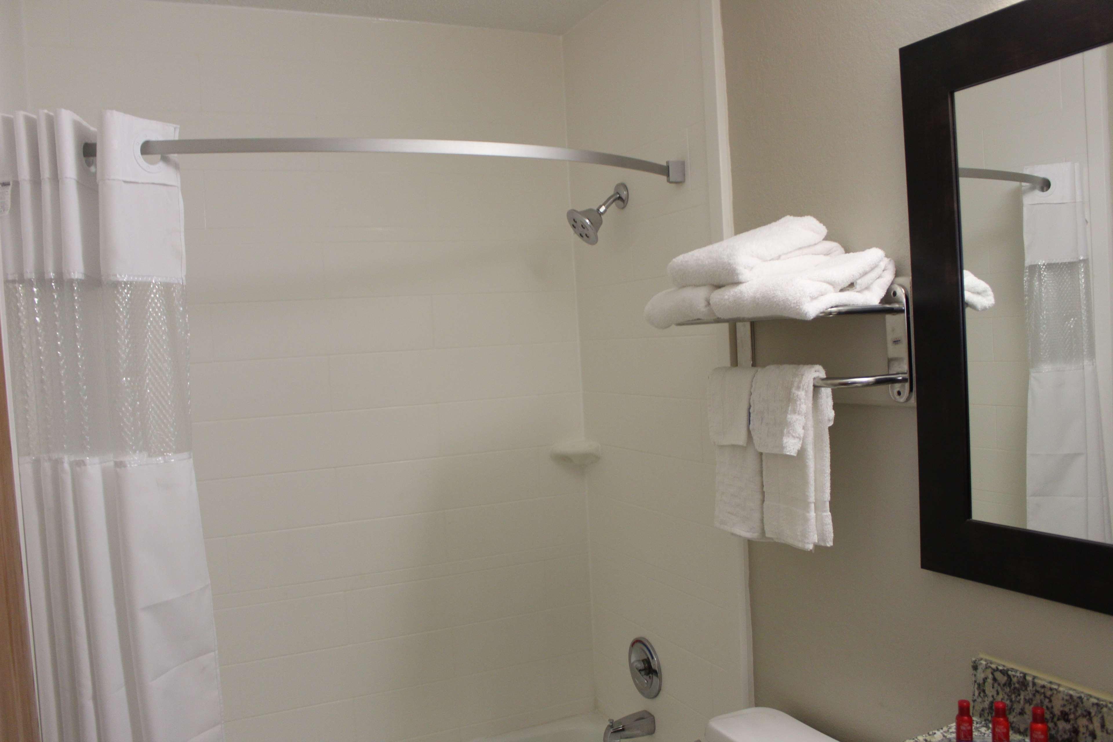 Ramada By Wyndham Cedar Rapids South Hotel Ngoại thất bức ảnh