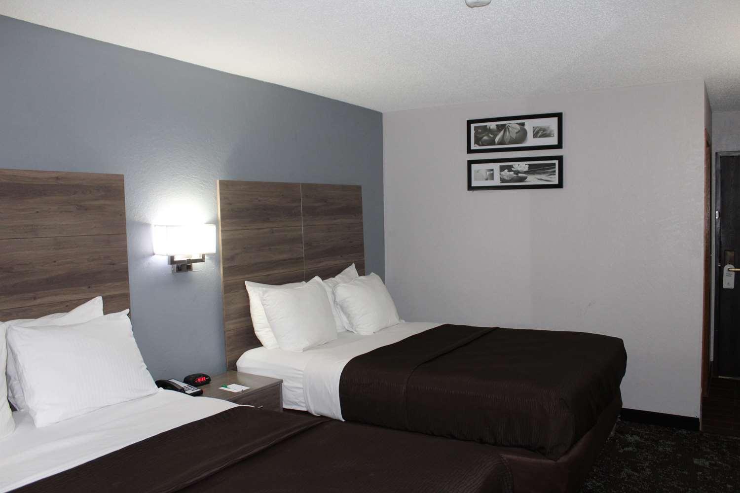 Ramada By Wyndham Cedar Rapids South Hotel Ngoại thất bức ảnh