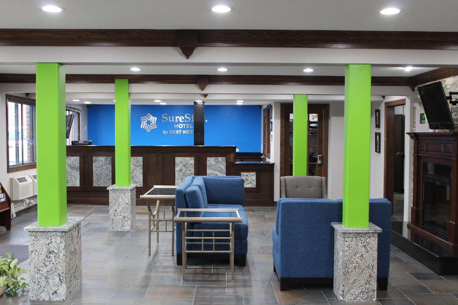 Ramada By Wyndham Cedar Rapids South Hotel Ngoại thất bức ảnh