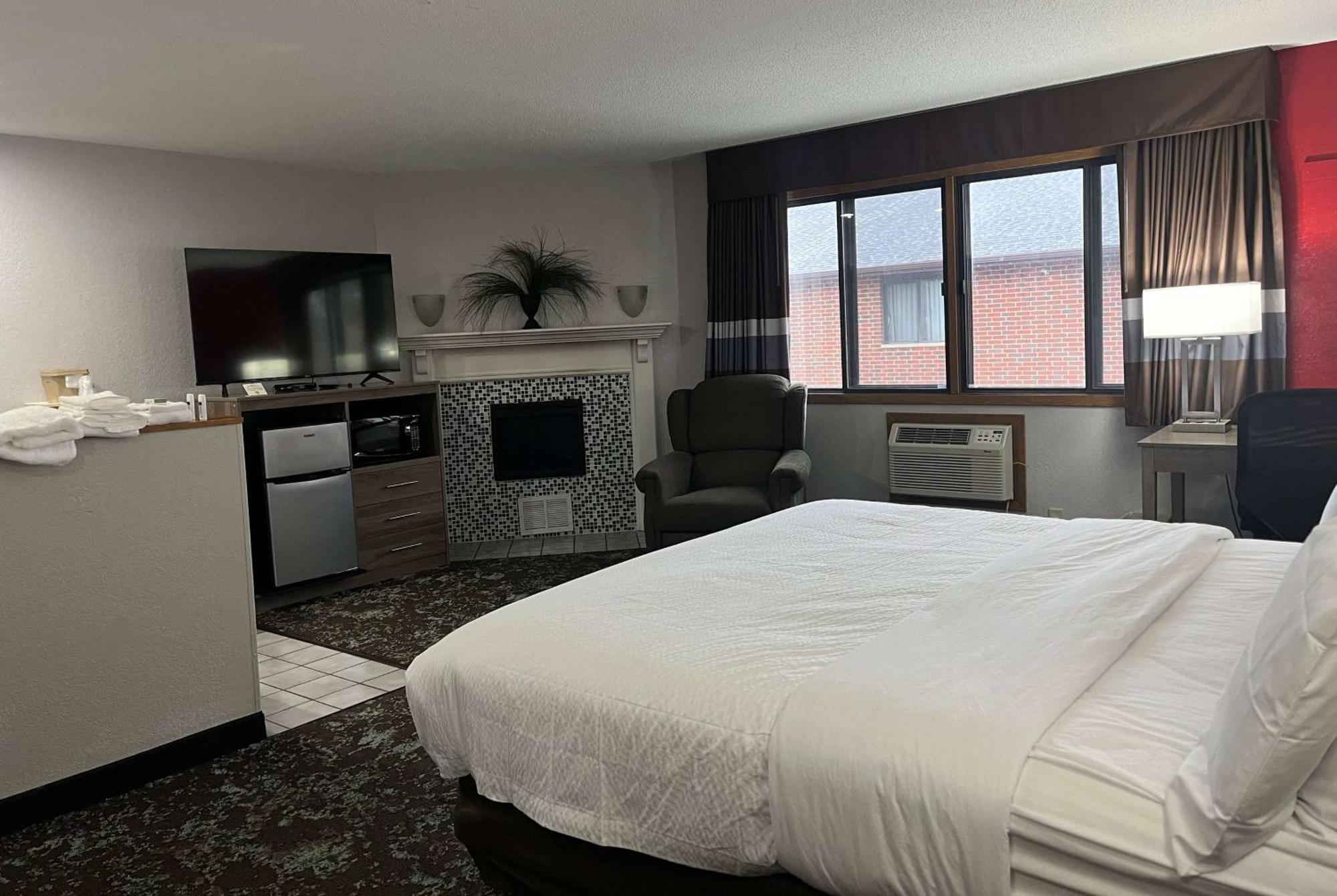 Ramada By Wyndham Cedar Rapids South Hotel Ngoại thất bức ảnh