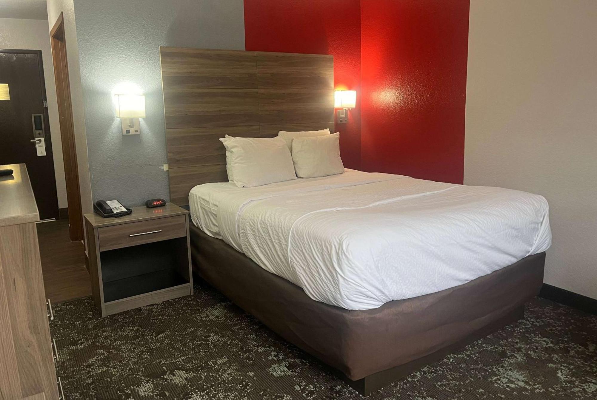 Ramada By Wyndham Cedar Rapids South Hotel Ngoại thất bức ảnh