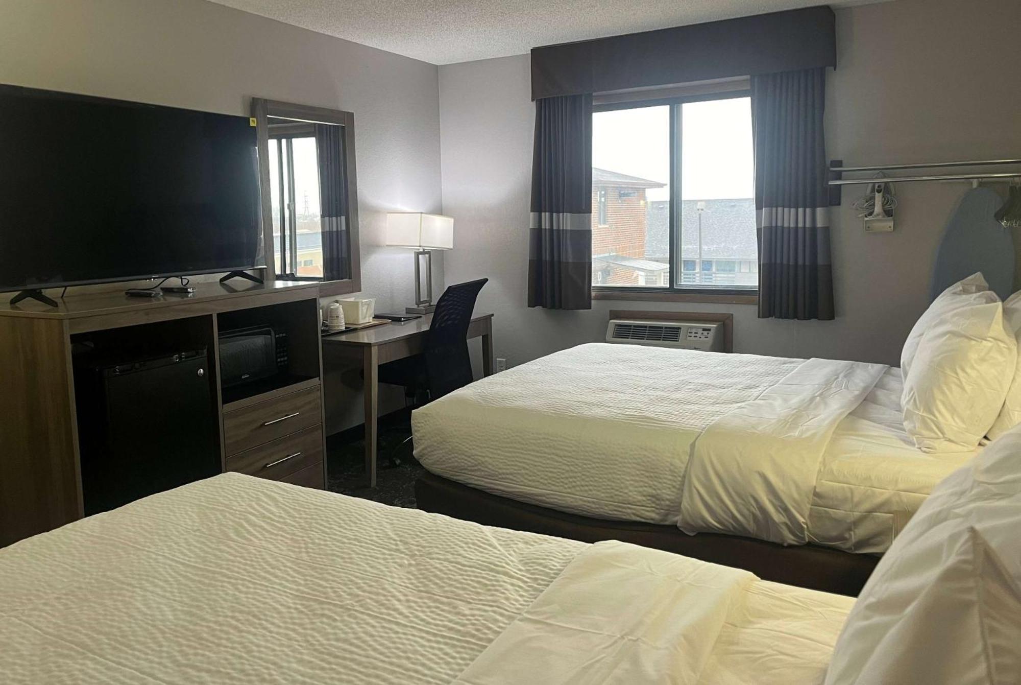 Ramada By Wyndham Cedar Rapids South Hotel Ngoại thất bức ảnh