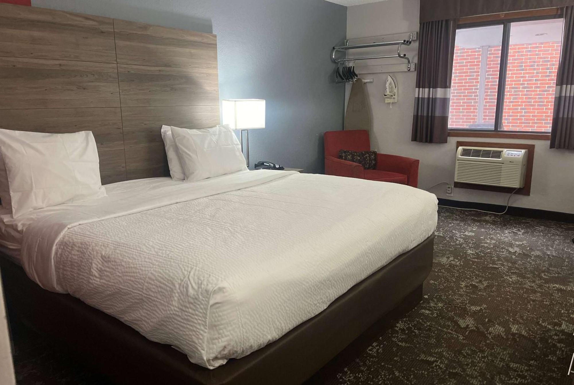 Ramada By Wyndham Cedar Rapids South Hotel Ngoại thất bức ảnh