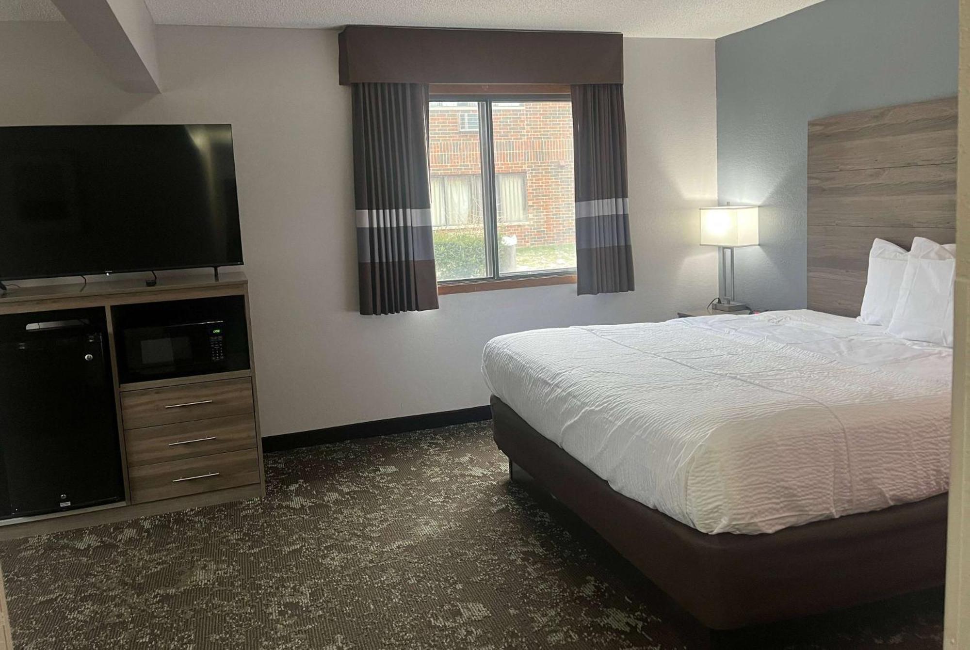 Ramada By Wyndham Cedar Rapids South Hotel Ngoại thất bức ảnh