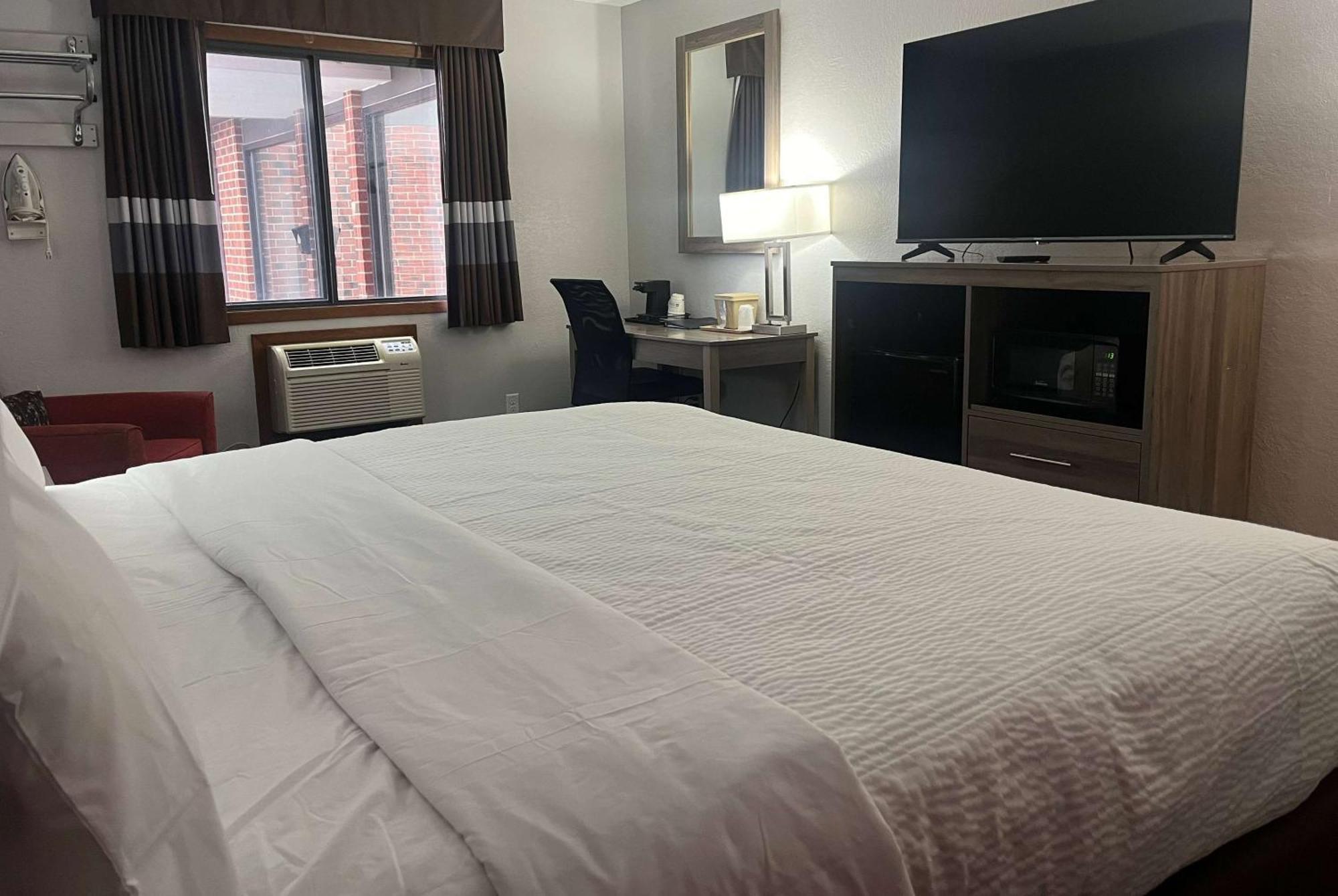 Ramada By Wyndham Cedar Rapids South Hotel Ngoại thất bức ảnh
