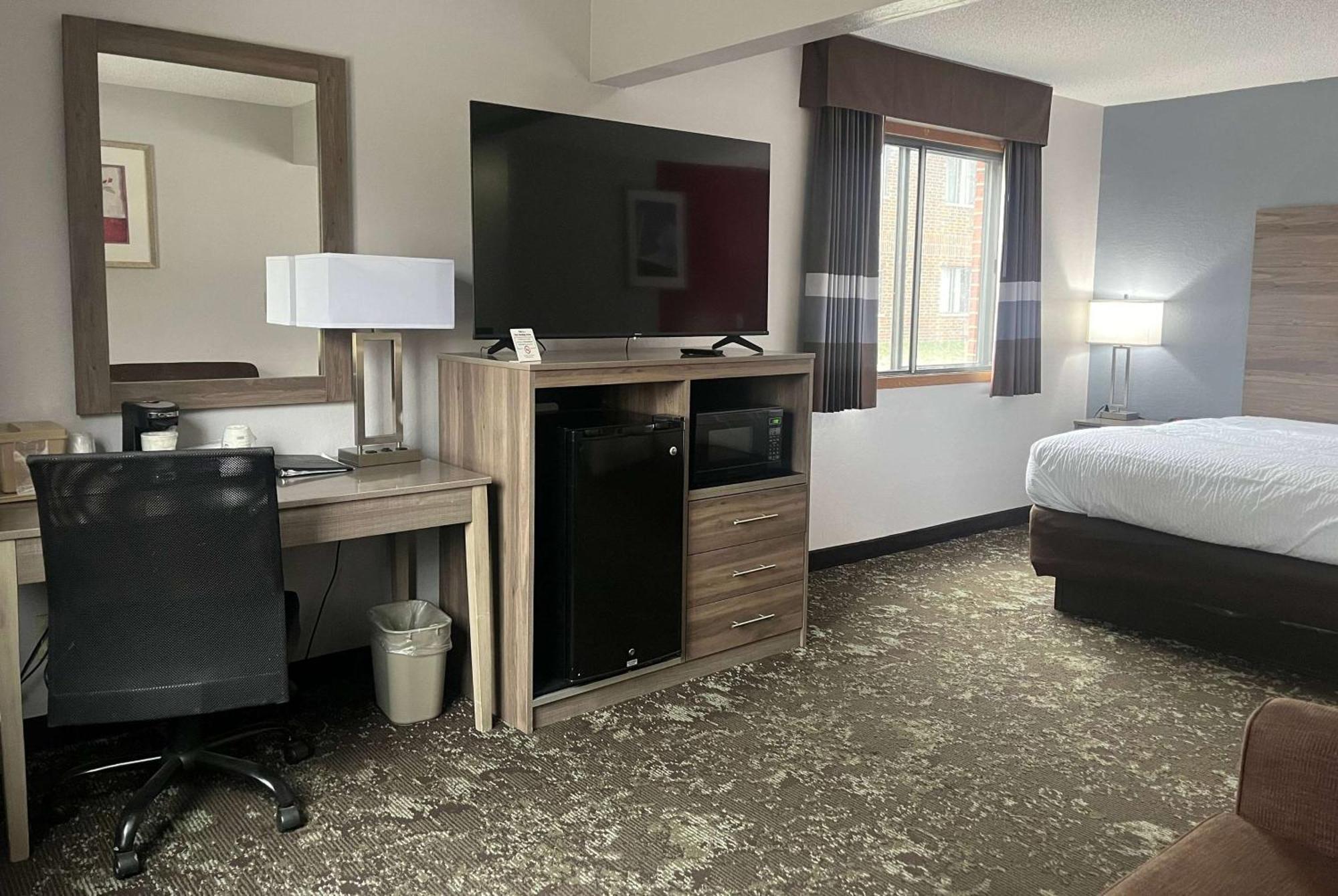 Ramada By Wyndham Cedar Rapids South Hotel Ngoại thất bức ảnh
