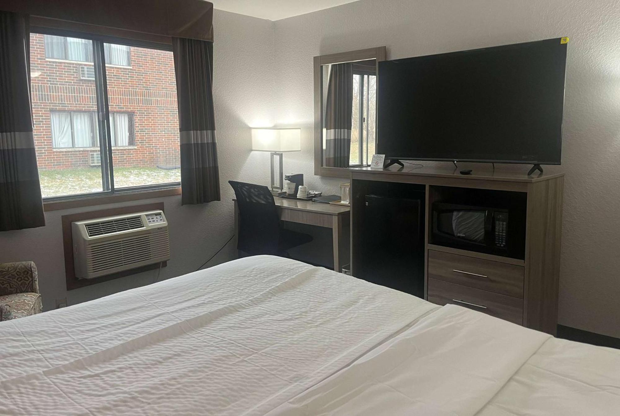 Ramada By Wyndham Cedar Rapids South Hotel Ngoại thất bức ảnh