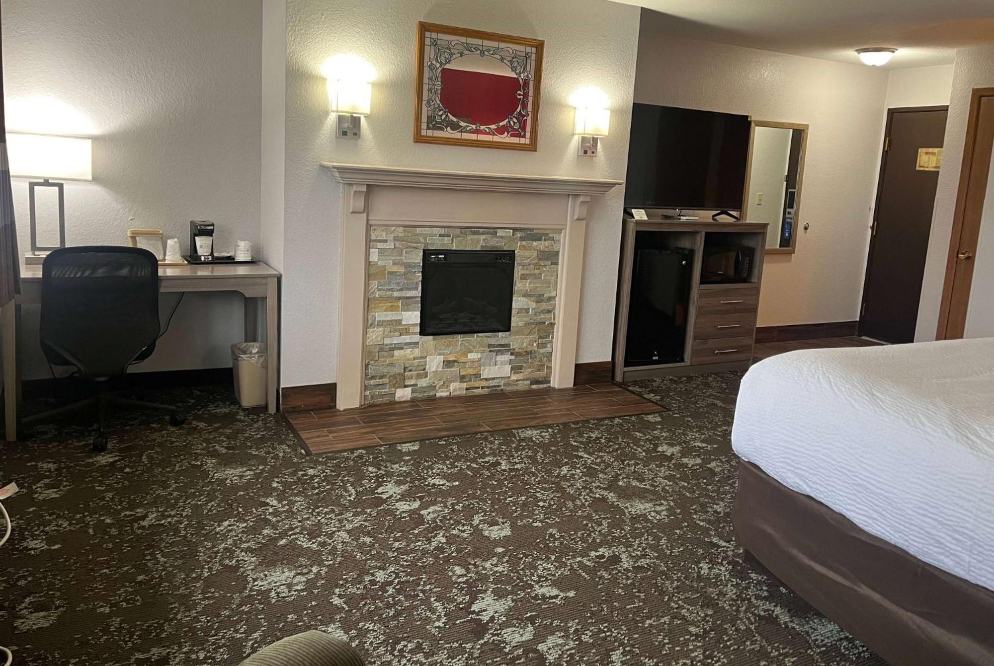 Ramada By Wyndham Cedar Rapids South Hotel Ngoại thất bức ảnh