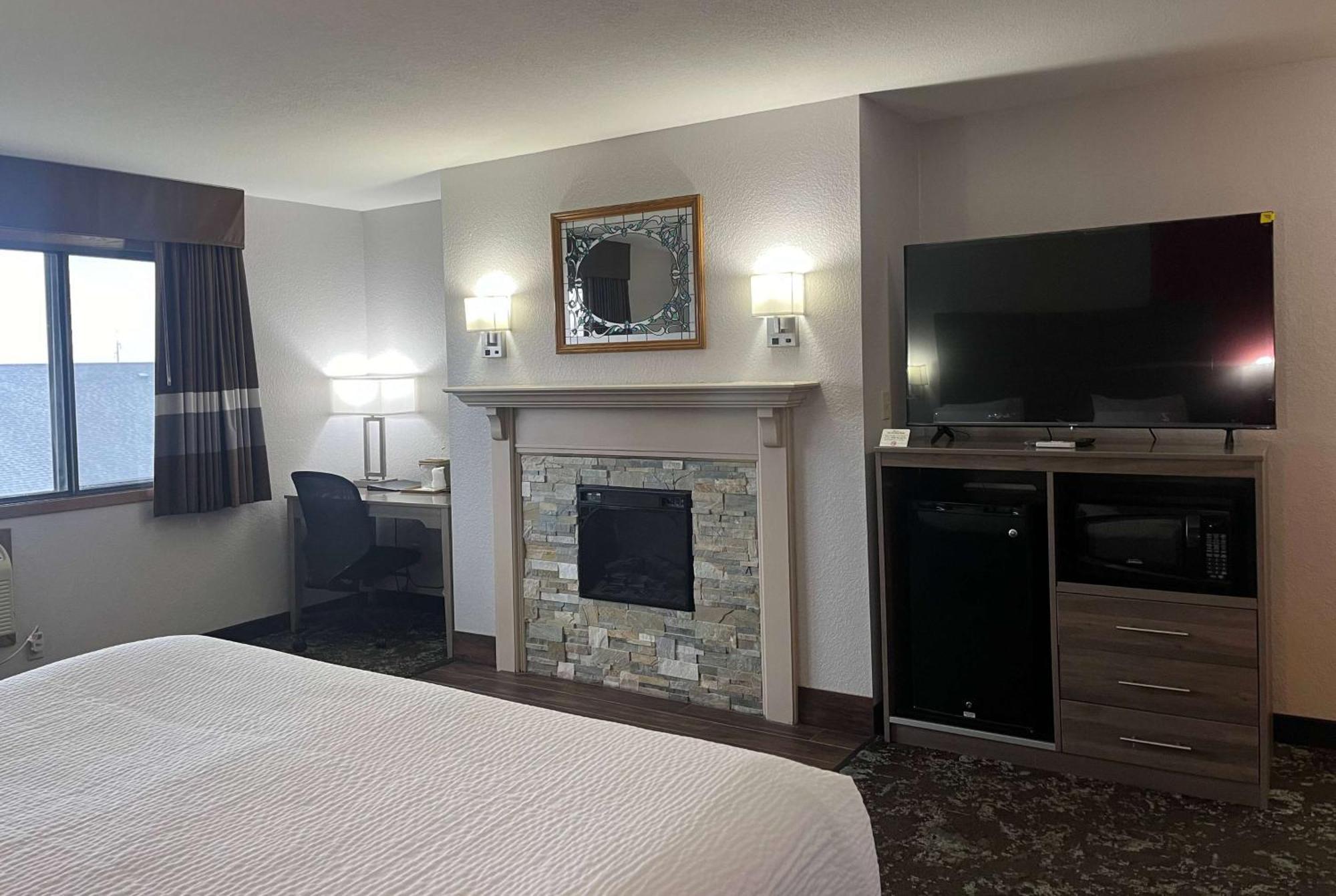 Ramada By Wyndham Cedar Rapids South Hotel Ngoại thất bức ảnh