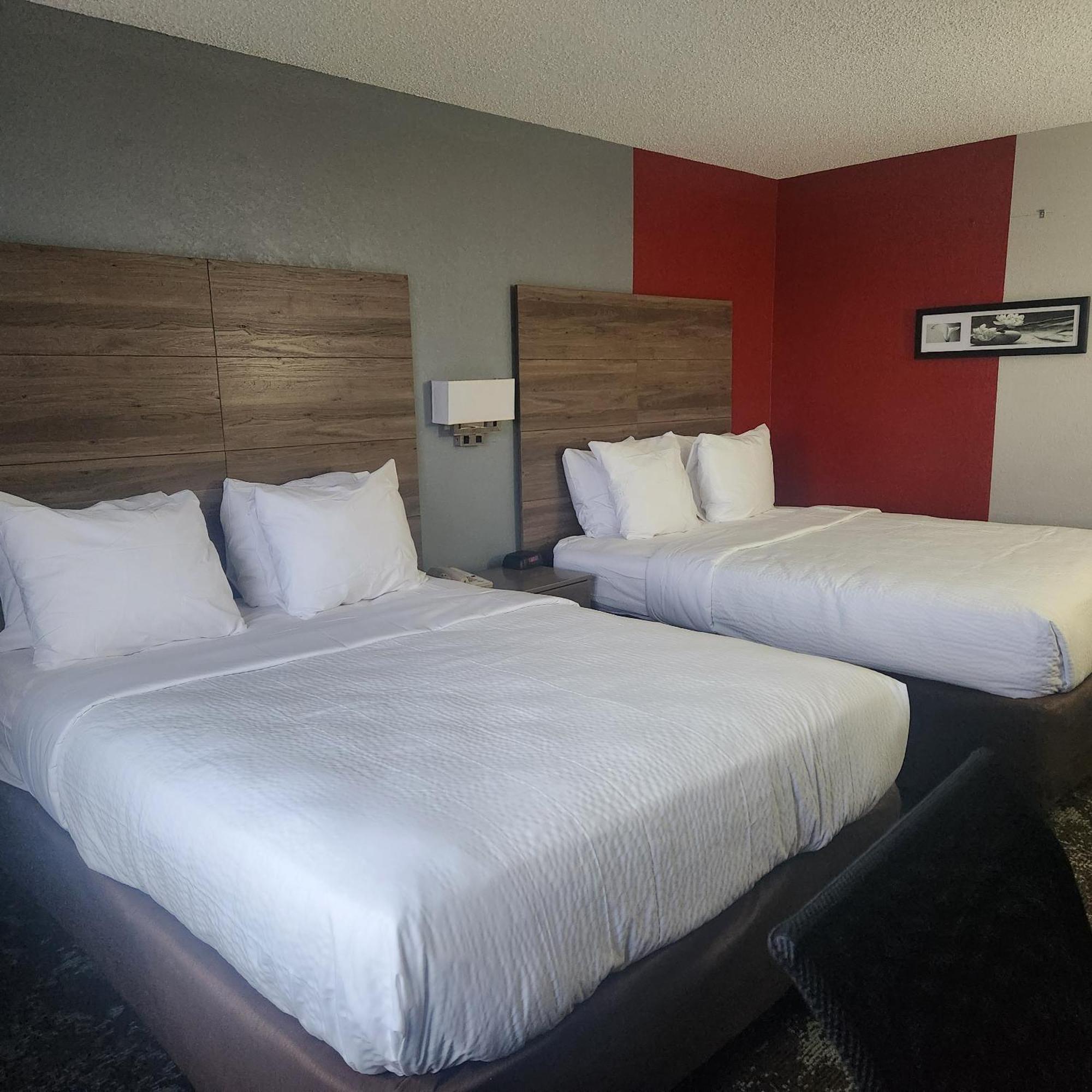 Ramada By Wyndham Cedar Rapids South Hotel Ngoại thất bức ảnh
