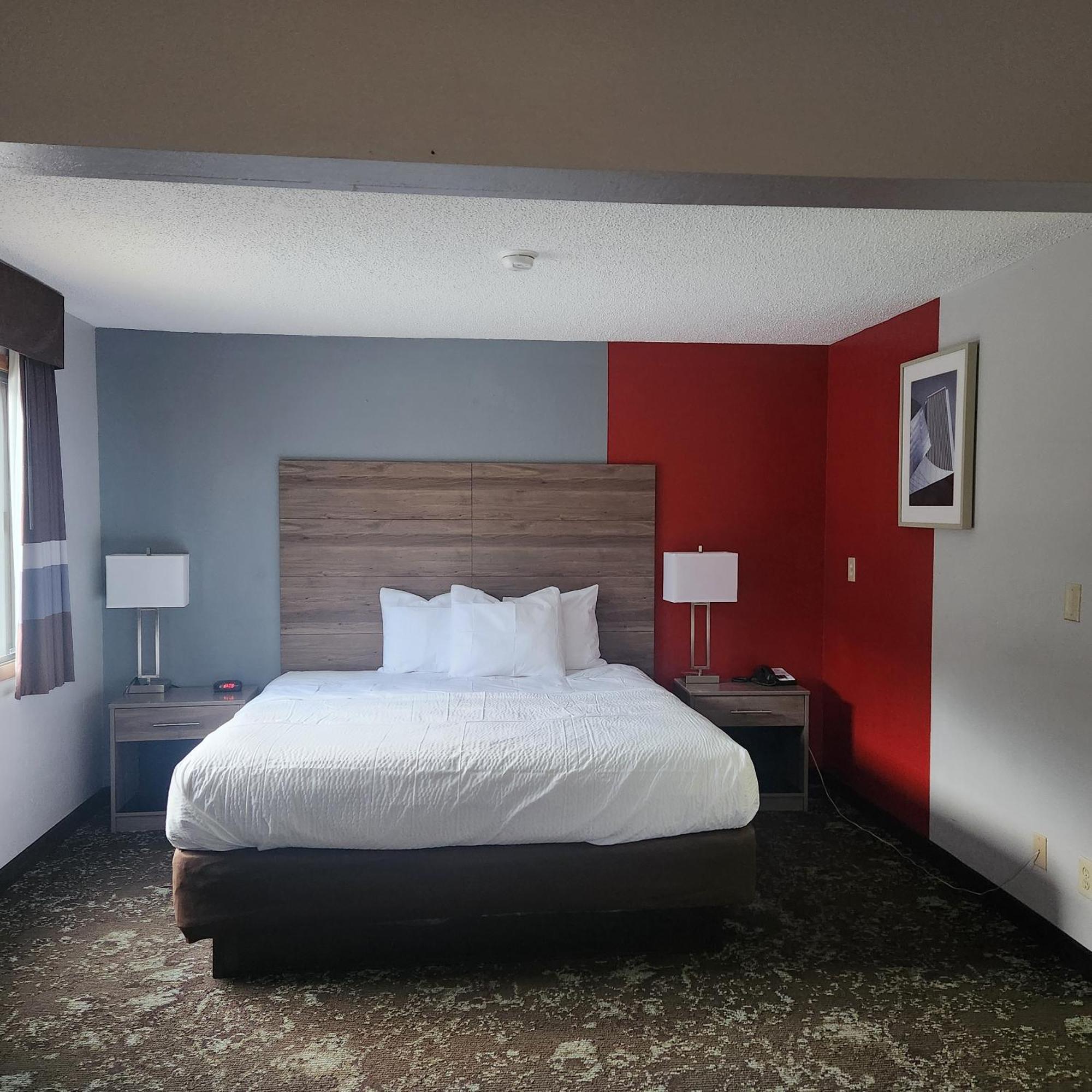 Ramada By Wyndham Cedar Rapids South Hotel Ngoại thất bức ảnh