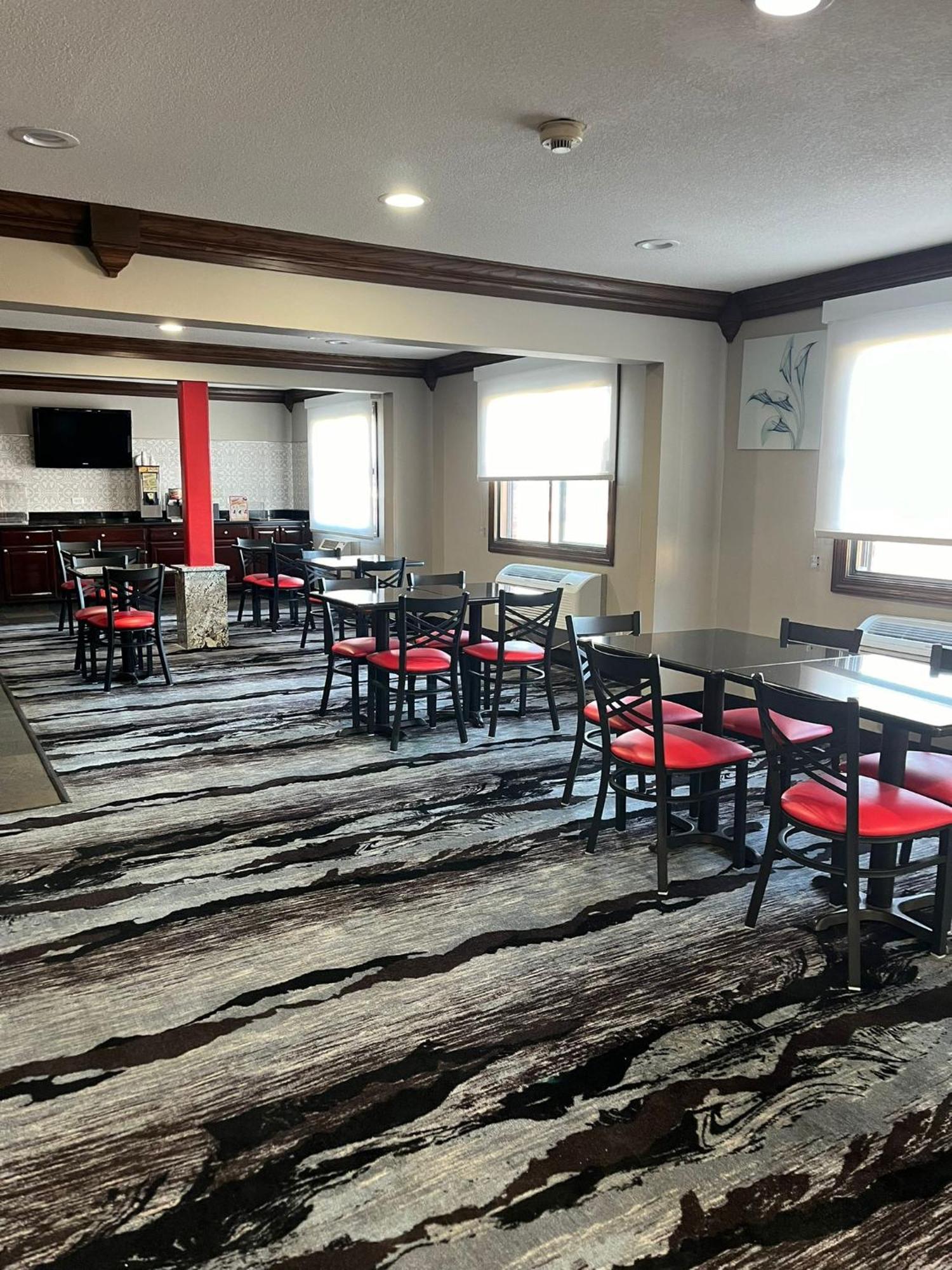 Ramada By Wyndham Cedar Rapids South Hotel Ngoại thất bức ảnh